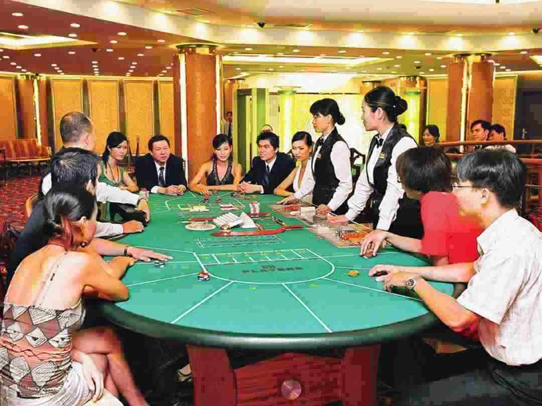 Sảnh Casino náo nhiệt tại Kampong Som City Casino & Hotel